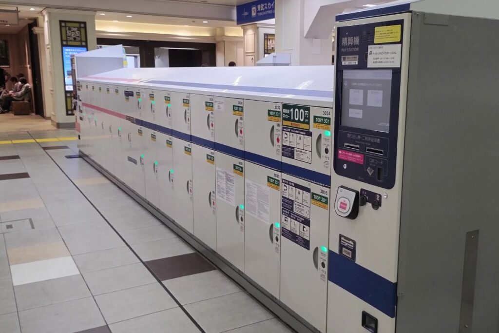 東武浅草駅のコインロッカー（階段裏側）