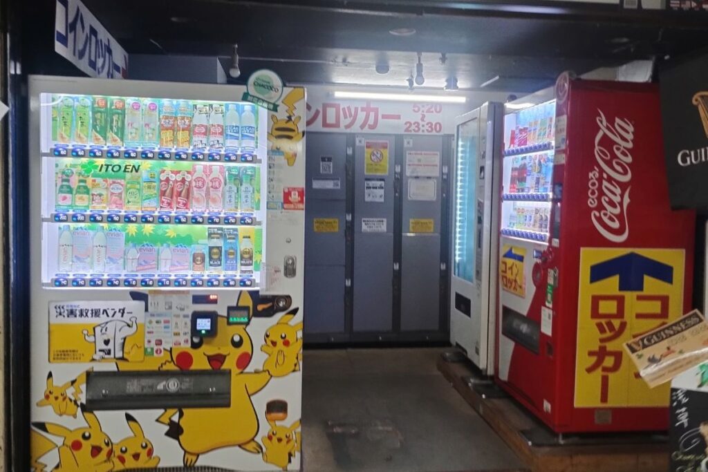 浅草地下街の中央部にあるコインロッカー