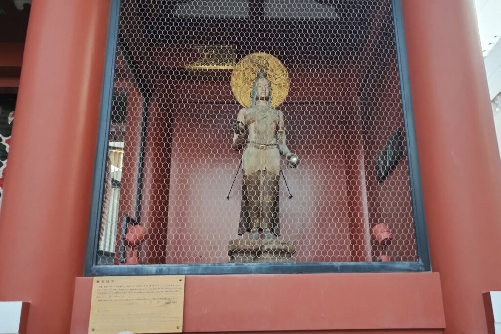 雷門裏の金龍像